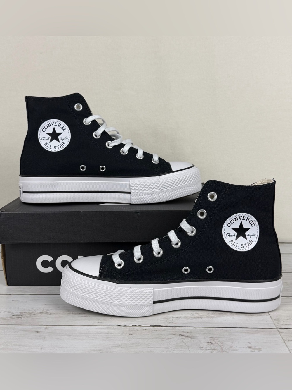 Women's Converse Taylor All Star Lift Hi Size 8 Black/White 560845F New with Box